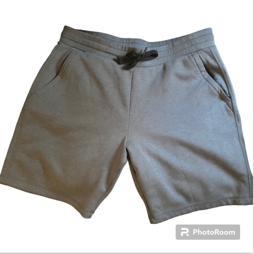 Like new 32 degree cool Men’s shorts